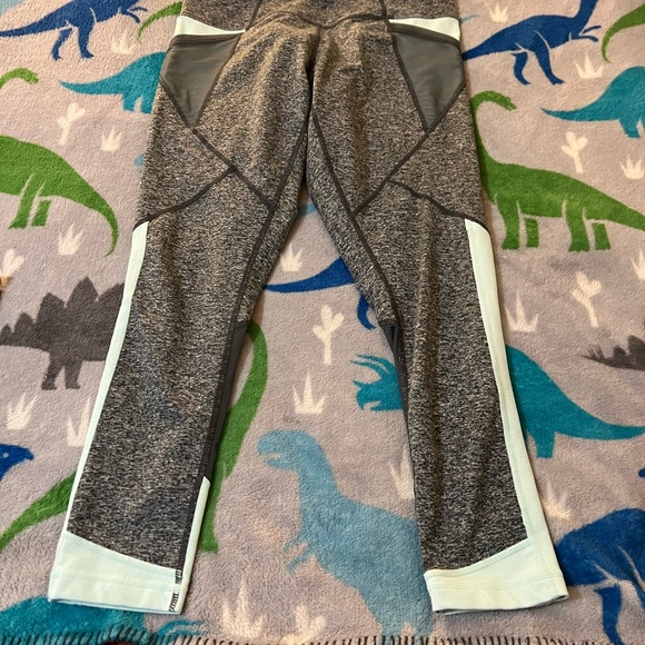 Capris - Picture 3 of 4